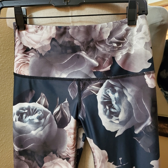 Noli Active Allure Floral Legging Size Small - Picture 4 of 6